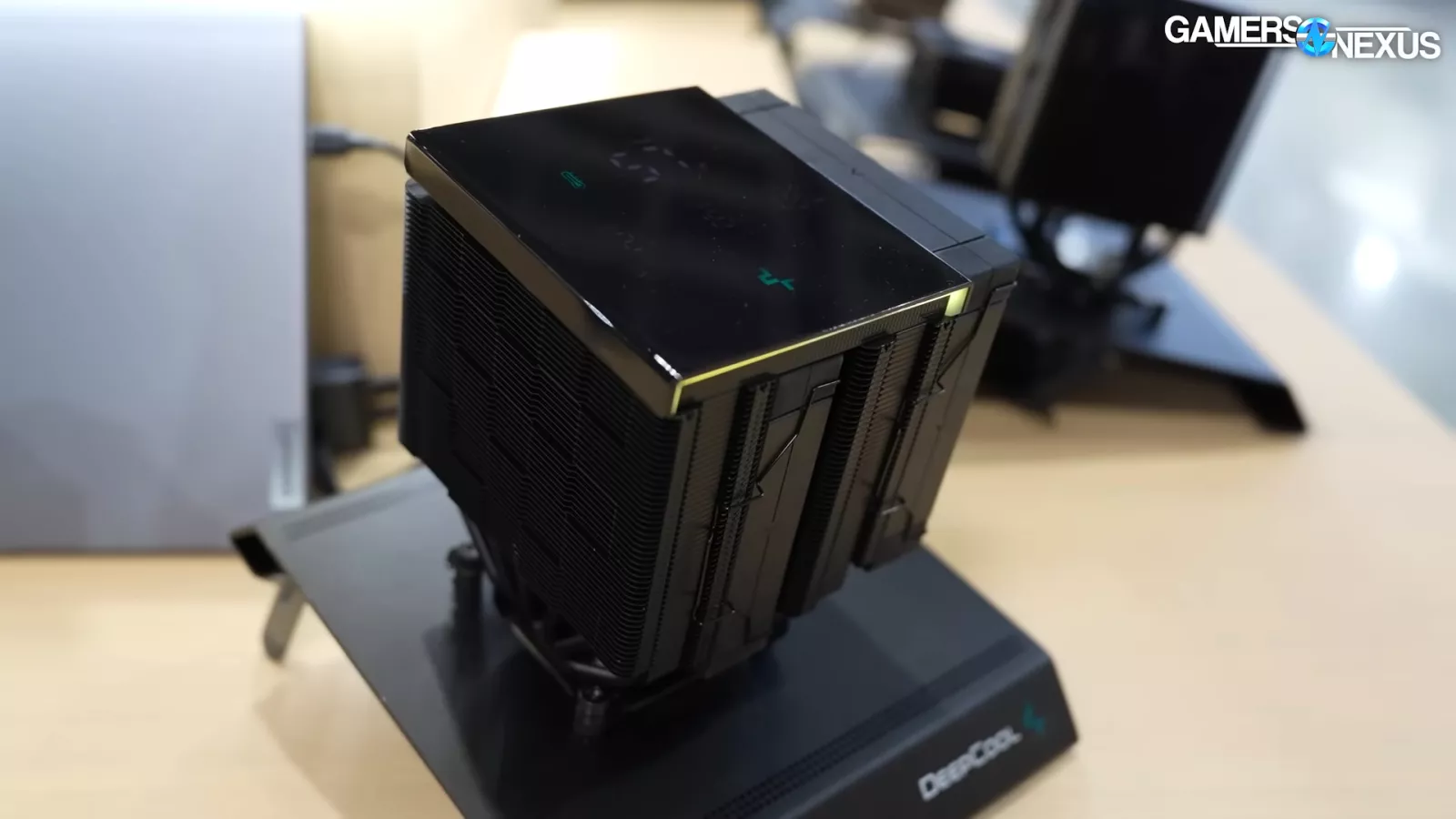 Noctua Has Competition: Vapor Chamber Air Cooler (DeepCool